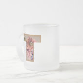 Tasse Givré Lettre initiale T monogramme floral rustique (Devant gauche)