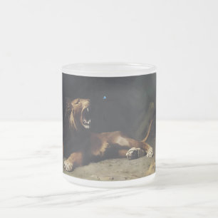 Tasse Givré Lion Snapping à un papillon