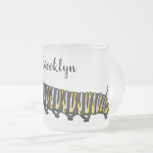 Tasse Givré Monarch caterpillar cartoon illustration  (Devant droit)