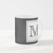 Tasse Givré Monogramme fait sur commande imprimé. Gris noir et (Devant droit)