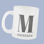 Tasse Givré Monogramme Nom initial Simple<br><div class="desc">La typographie moderne minimaliste monogramme design de nom initial qui peut être modifié pour personnaliser.</div>