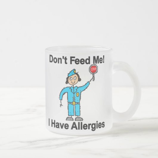 Tasse Givré Ne m'alimentez pas que j'ai des allergies (Droit)