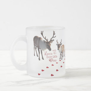 Tasse Givré Paysage d'hiver vibrant avec renne