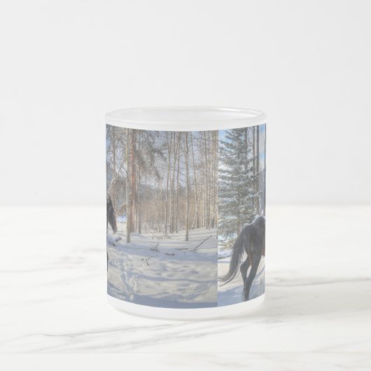 Tasse Givré Percheron noir en hiver neige et forêt (Centre)
