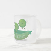 Tasse Givré Petits pois sauteurs en pod dessin animé illustrat (Devant droit)