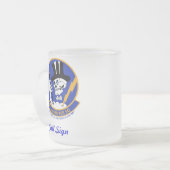 Tasse Givré quatre-vingt-quinzième Signe fait sur commande de (Devant gauche)