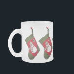 Tasse Givré Snowman Plaid Scarf Christmas Stocking<br><div class="desc">Cette tasse de Noël est ornée d'une photo d'un bas rouge et vert avec un bonhomme de neige adorable, vêtu d'un foulard et d'un ensemble casquette en plaid de saison. Cliquez sur Personnaliser pour ajouter du texte dans un style, une couleur et une taille de police que vous préférez. Dans...</div>