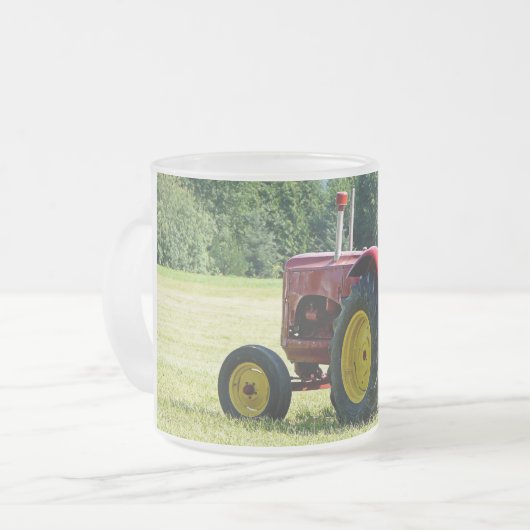 Tasse Givré Tracteur rouge antique de ferme (Devant gauche)