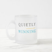 Tasse Givré Winning Quietly – Minimal Typography  (Gauche)