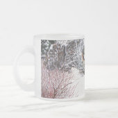 Tasse Givré Winter snow scene with cute black and tan dog (Gauche)