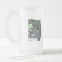 Tasse givrée par gorille se reposante de