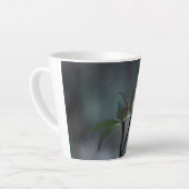 tasse gothique de latte à la primevère (Angle gauche)