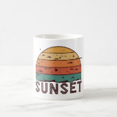 Tasse graphique à l'horizon du coucher de soleil r (Centre)