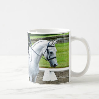 Tasse grise II de cheval de dressage