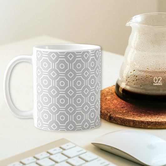 Tasse grise octogonale à carreaux