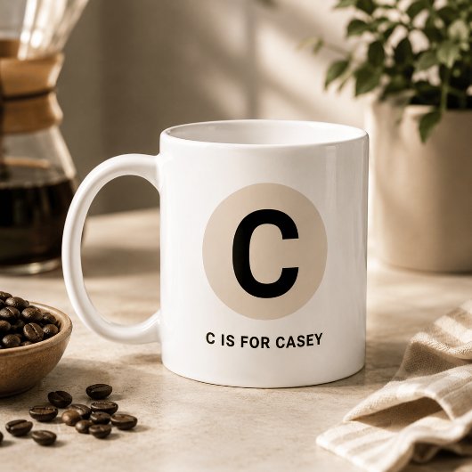 Tasse initiale moderne – Design “C est pour [Nom]”