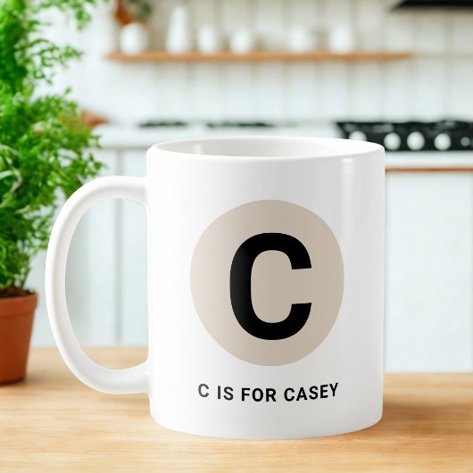 Tasse initiale moderne – Design “C est pour [Nom]”