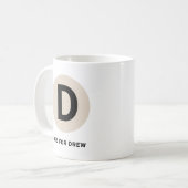 Tasse initiale moderne – Design “D pour [Nom]” (Devant gauche)