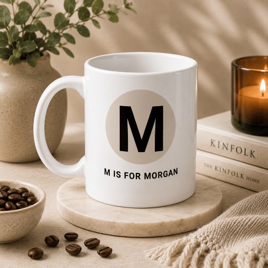 Tasse initiale moderne – Design « M comme [Nom] »