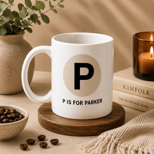Tasse initiale moderne – Design “P est pour [Nom]”