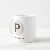Tasse initiale moderne – Design “P est pour [Nom]” (Devant gauche)