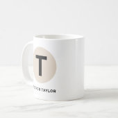 Tasse initiale moderne – Design « T comme [Nom] » (Devant gauche)