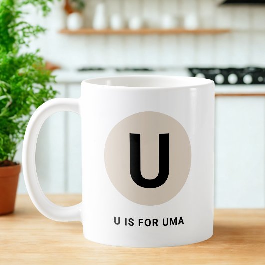 Tasse initiale moderne – Design “U est pour [Nom]”