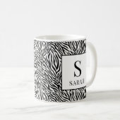 Tasse initiale monochrome zèbre noir et blanc clas (Devant droit)