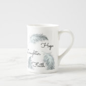 Tasse inspirée de porcelaine tendre de plume (Droite)