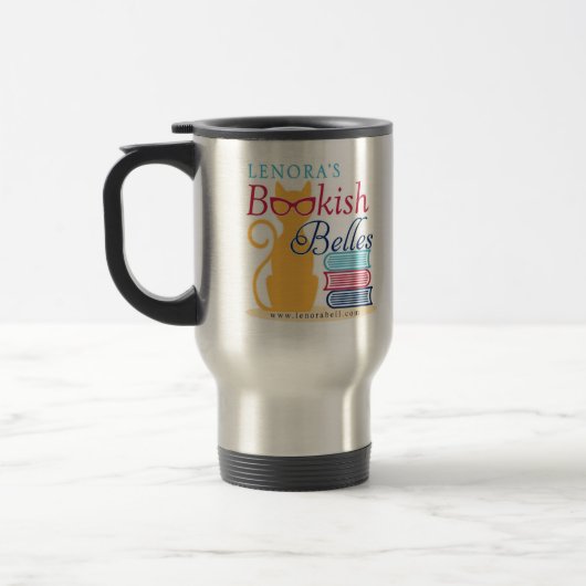 Tasse isolée par café livresque de belles (Gauche)