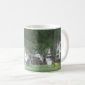 Tasse jaune d'auberge de cuvette (Devant droit)