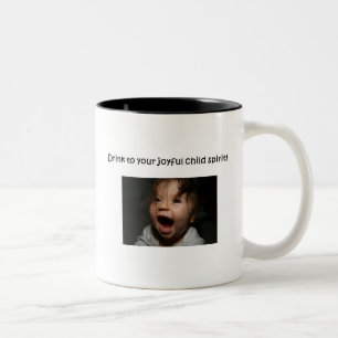 tasse joyeuse d'esprit d'enfant