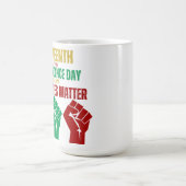 Tasse Juneteenth Poing Panafricain (Centre)