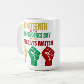 Tasse Juneteenth Poing Panafricain (Devant gauche)