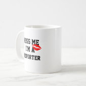 Tasse Kiss Me Im A Reporter (Devant gauche)