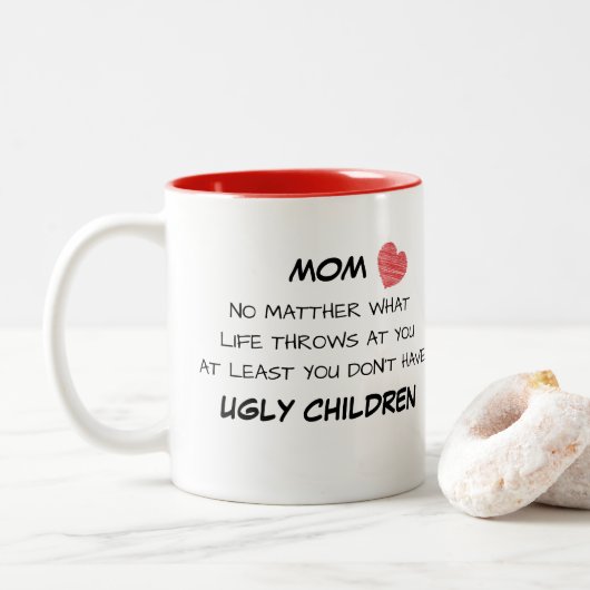 Tasse laide drôle d'enfants de maman (Avec donut)