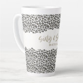 Tasse Latte 60 ans rose Empreinte de léopard et 60 ans sassy (Angle gauche)