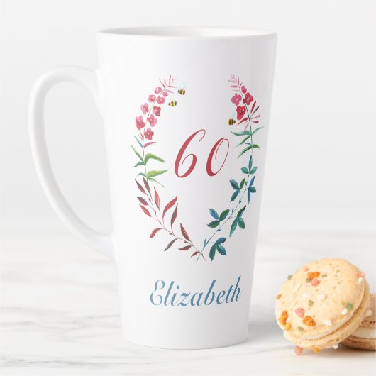 Tasse Latte 60e anniversaire Personnalisé rose floral féminin (En situation)