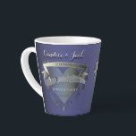 Tasse Latte 6e anniversaire du Mariage Emblème du coeur de fer<br><div class="desc">A la recherche de ce graphisme original et unique,  la mug en latte conçue pour elle pour le 6e anniversaire du mariage ? Alors ça pourrait être ça ; mon coeur emblème graphique sur ce caffè latte bleu étonnamment imprimé ! Elle appréciera aussi de l'avoir toute l'année :)</div>