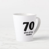 Tasse Latte 70 years of being awesome (Angle droit)