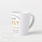 Tasse Latte 70th Birthday Born 1950's Ajouter Nom et année Ele (Angle droit)