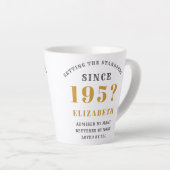 Tasse Latte 70th Birthday Born 1950's Ajouter Nom et année Ele (Angle droit)