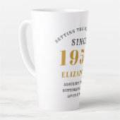 Tasse Latte 70th Birthday Typography Born 1950 Ajouter Votre N (Angle gauche)