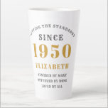 Tasse Latte 70th Birthday Typography Born 1950 Ajouter Votre N<br><div class="desc">70ème anniversaire tasse pour ceux nés en 1950. Customisez facilement le texte à l'avant et à l'intérieur de cette tasse de café d'anniversaire en utilisant le modèle fourni. Une partie de la gamme de normes d'établissement des dessins et modèles.</div>