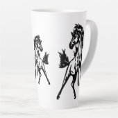 Tasse Latte A Frisky Jumping Horse in the Wild (Angle droit)