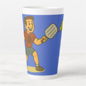 Tasse Latte A man playing pickleball with the pickles dog (Devant)