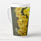 Tasse Latte Accrocher les orchidées jaunes Fleurs tropicales (Angle gauche)