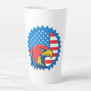 Tasse Latte Aigle à tête blanche sur le drapeau américain rond