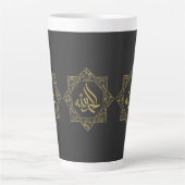 Tasse Latte Alhamdulillah écrit en calligraphie arabe T-Shi (Devant)