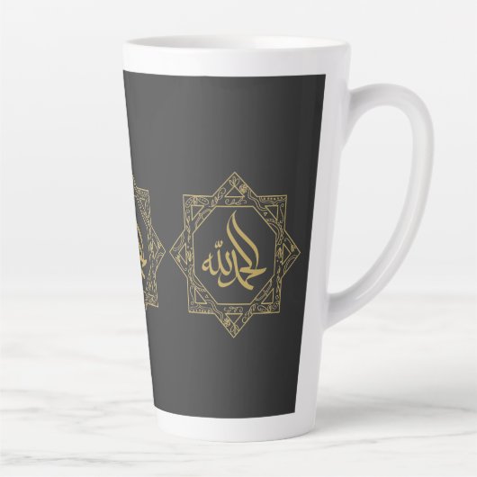 Tasse Latte Alhamdulillah écrit en calligraphie arabe T-Shi (Droite)